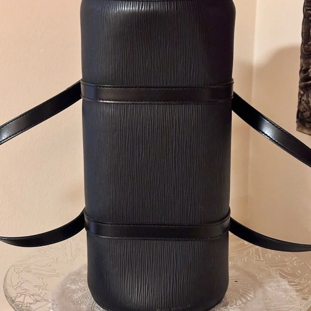 LOUIS VUITTON EPI SOUFFLOT BLACK LEATHER BARREL STYLE BAG